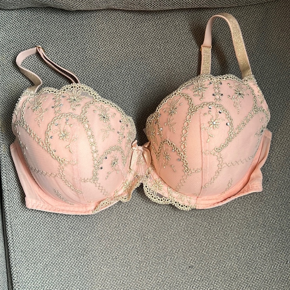 Victoria Secrets Lined Demi blush pink with rose gold accent 34DD